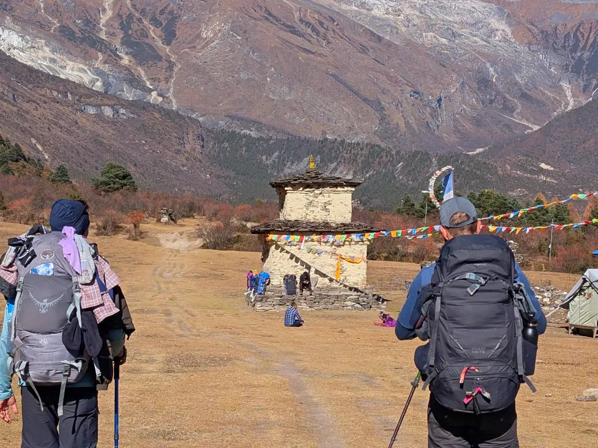 Trekkers heading to Samdo