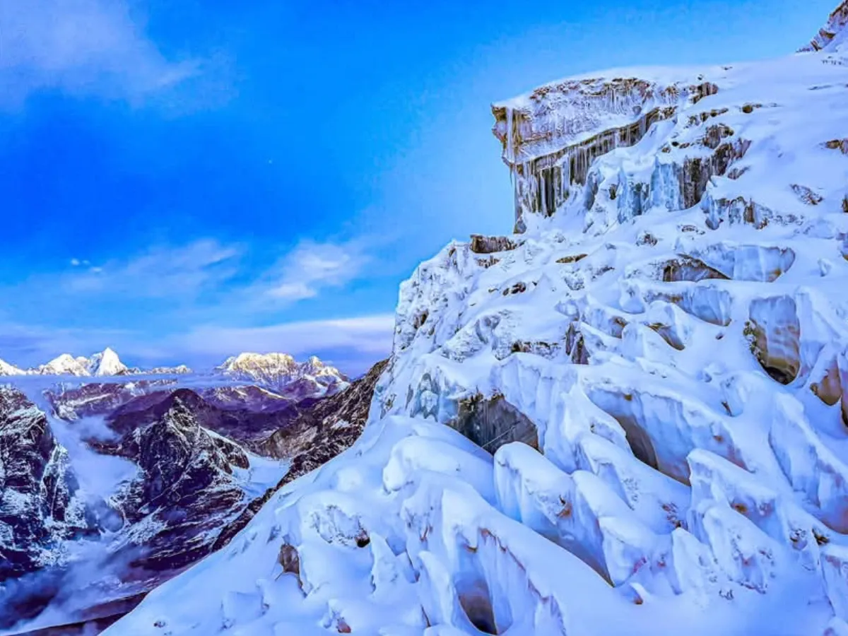 Everest Island Peak