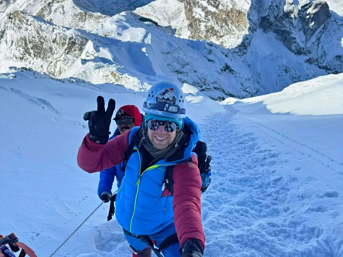 On the way to Lobuche summit