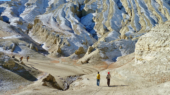 Way to Zhong Cave